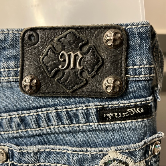 Like New, Miss Me Jeans! Size 26/31 per tag. - Picture 7 of 13